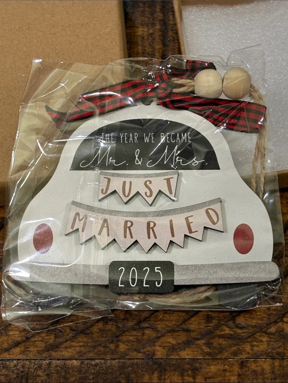 Rustic 'Just Married 2025' Wedding Car Hanging ornament sign- White